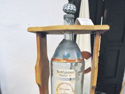 En el Museo de la Cerámica de Tlaquepaque se exhibe la botella que obtuvo el Récord Guinness.  /