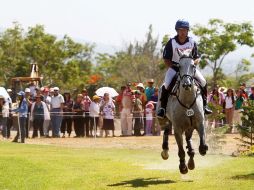 Jack Pollard, parte del equipo ganador, monta a 'Schoensgreen Hanni'.  /
