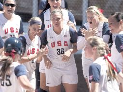 Jugadoras estadounidenses celebran la aplastante victoria sobre Canadá.  /