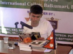 Acharya seleccionó para su gesta unos 150 libros escritos en nepalí. EFE  /