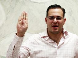 Letra B del abecedario de sordos mexicano ilustrada por el Sr. Baruch Macías. ARCHIVO  /