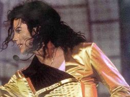 Según Forbes, el 'rey del pop' engrosó su fortuna en 170 millones de dólares en el último año. NOTIMEX  /