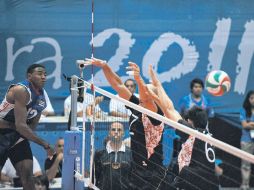 Los cubanos no tuvieron problemas para derrotar a los de casa. AFP  /