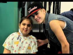 El cantante de Baby en una filantrópica visita a niños hospitalizados. ESPECIAL  /