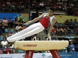 El mexicano Corral, en la competencia de caballo con arzones. MEXSPORT  /