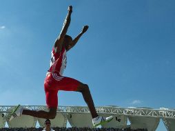 Copello dominó la competencia brinco de 17 metros y 21 centímetros. AFP  /