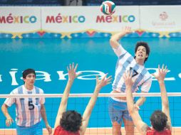 Argentina mandó a la lona a los estadounidenses, que se quedan sin posibilidad de colgarse otra medalla en volibol. MEXSPORT  /