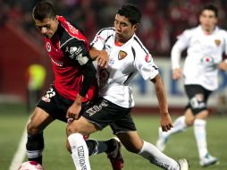 Jorge Rodríguez (d) de Jaguares, en el partido ante Tijuana. MEXSPORT  /