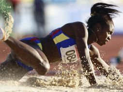 Catherine Ibarguen se lleva el oro y en récord. AP  /