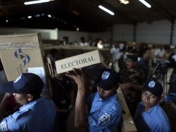 La Policia Nacional y el Ejército protegerán 4 mil 296 centros donde funcionarán 12 mil 960 juntas receptoras de votos. AP  /