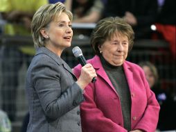 La secretaria de Estado de Estados Unidos, Hillary Clinton con su mamá. ARCHIVO  /