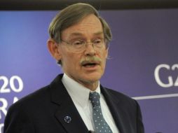 Robert Zoellick insistió en que los líderes mundiales deben mostrar enérgicas señales para sostener y construir la confianza. ARCHIVO  /