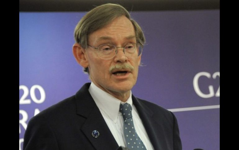 Robert Zoellick insistió en que los líderes mundiales deben mostrar enérgicas señales para sostener y construir la confianza. ARCHIVO  /