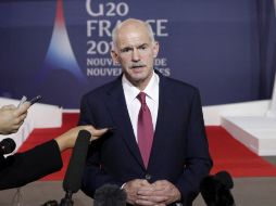 El primer ministro de Grecia, Yorgos Papandreu, dijo que son los griegos los que deben decidir si seguir en la zona euro o no. EFE  /