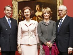 La reina Sofía hizo un recorrido acompañada de diversas personalidades de la cultura. EFE  /