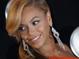 La cantante de 30 años dio a conocer la noticia de su embarazo durante la gala de los MTV Video Music Awards. EFE  /