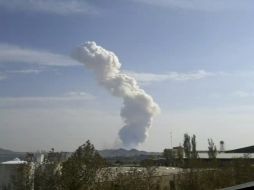Imágen del humo provocado por la explosión, captado en el momento exacto. AP  /