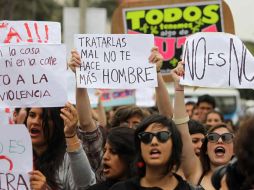 Sanguinetti menciona que si las mujeres quieren dejar de ser víctimas de violencia no deberían vestirse como prostitutas. EFE  /