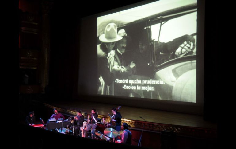 La banda del automóvil gris es una película muda rodada antes de la llamada Época de Oro del cine mexicano.  /