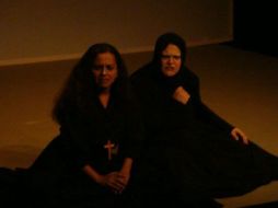 La historia y estética del montaje recuerdan las antiguas leyendas de aparecidos. ESPECIAL  LA NADA TEATRO  /