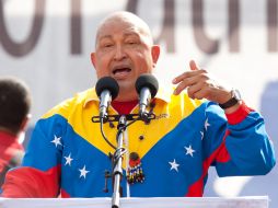 Chávez durante el cierre de una marcha de la coalición de partidos que lo apoyan denominada Gran Polo Patriótico en Caracas. EFE  /
