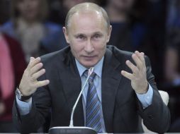 'A día de hoy 20 millones de toneladas de municiones, la mitad de las cuales ya ha expirado su plazo de uso, dijo Putin. EFE  /