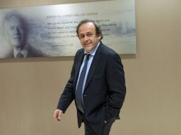 Platini estima que los bancos tienen que dejar de prestar dinero para que desaparezcan pérdidas millonarias del futbol europeo. EFE  /