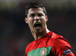 El jugador de la selección de Portugal celebra un gol ante Bosnia . EFE  /