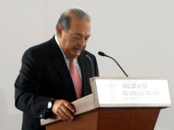 El mercado accionario mexicano reflejó la caída en las acciones de América Móvil, del empresario Carlos Slim.  /