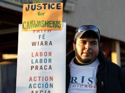 El día de ayer en Chicago protestaron contra la explotación salarial que sufren los inmigrantes en los lavaderos de automóviles. EFE  /