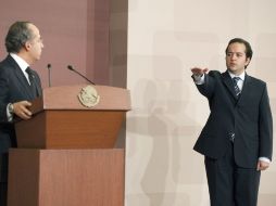 Alejandro Poiré rinde protesta en el cargo. El titular de Segob dijo que se esforzará por avanzar en las reformas pendientes. AFP  /