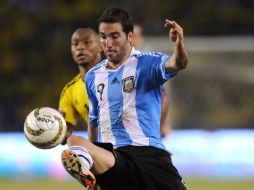 Gonzalo Higuaín es tentado por uno de los equipos fuertes de la Premier League. AFP  /