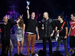 La banda estuvio presente en la entrega de premios Telehit. EL UNIVERSAL  /