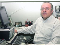 Víctor Wario es reconocido por su destacada labor como periodista y maestro de varias generaciones de reporteros. ARCHIVO  /