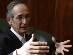 Colom entregará el poder el 14 de enero de 2012 al general retirado Otto Pérez Molina. ARCHIVO  /