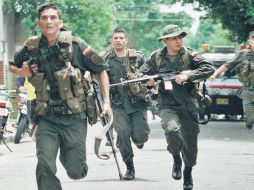 La confrontación armada en Colombia entre paramilitares, rebeldes y agentes del Estado, ha dejado más de 100 mil muertos. AP  /