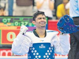 Idulio Islas celebra la victoria que le dio el pase a los Juegos Olímpicos de Londres 2012. MEXSPORT  /