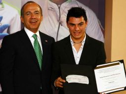 Felipe Calderón y Yahel Castillo, durante la ceremonia. MEXSPORT  /