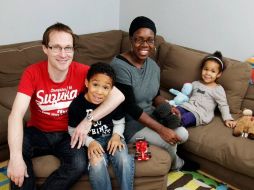 El 74% de los entrevistados escogió a sus hijos, madres y parejas, como los seres queridos cuya vida desearían mejorar. REUTERS  /