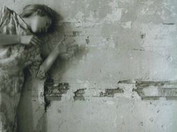 Retratos y desnudos capturados por el lente de la joven fotógrafa Francesca Woodman. ESPECIAL  /