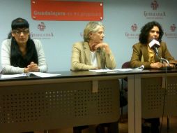 De izquierda a derecha: Verónica López García, Myriam Vachez Plagnol y Sandra Carvajal en la rueda de prensa.  /