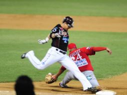 Ismael Salas conectó el jonrón con el que se sentenció derrota de Tomateros. LOSAGUILASDEMEXICALI.COM  /