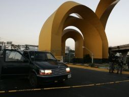 Desde temprana hora se percibió intensa movilización policiaca y militar por el hallazgo de tres camionetas abandonadas. REUTERS  /