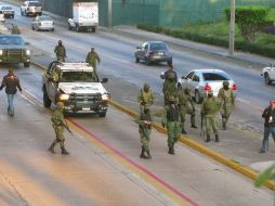 Esta mañana fueron encontrados 26 cuerpos en tres vehículos cerca de los Arcos del Milenio.  /