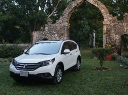 Estrena un diseño fresco, el cual presume en este arco de una vieja hacienda, cercana a las ruinas de Chichén Itzá.  /