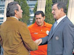 El ''Jefe'' y el ''Ojitos'' se saludaron antes y después del partido disputado ayer en el Estadio Azul. MEXSPORT  /