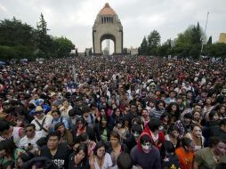 Participan nueve mil 806 personas disfrazadas en la marcha que impone récord Guinness. AFP  /