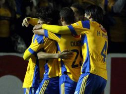 Los jugadores de Tigres celebran una de las anotaciones en el partido ante Pachuca. MEXSPORT  /