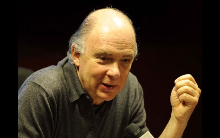 El escritor explicó a los medios que la veneración a los líderes en política condujo siempre a desastres en la historia.del siglo  /