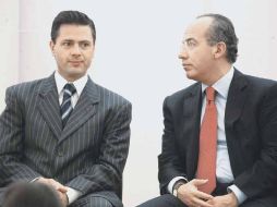 Imagen de archivo del precandidato del PRI a la Presidencia, Enrique Peña Nieto, con el Ejecutivo Federal. EL UNIVERSAL  /